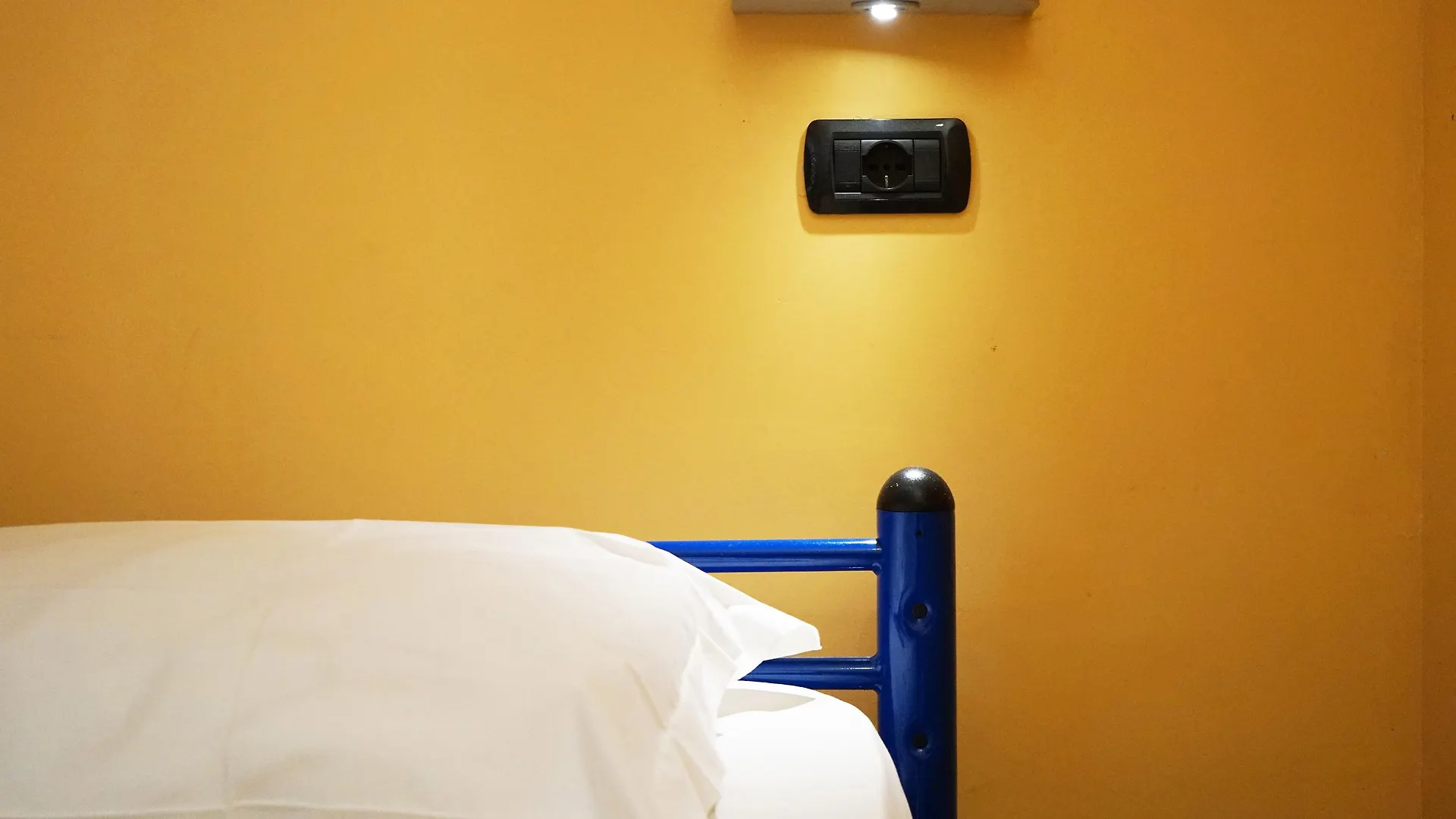 Hostel Ostello Aig Piero Rotta Milan