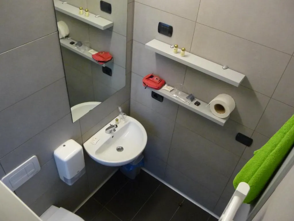 Hostel Ostello Aig Piero Rotta Milan