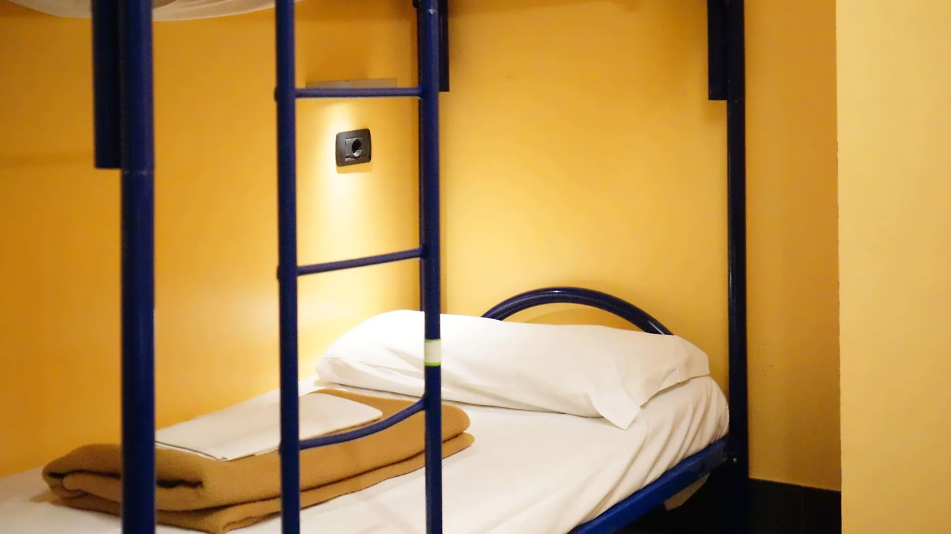 Hostel Ostello Aig Piero Rotta Milan