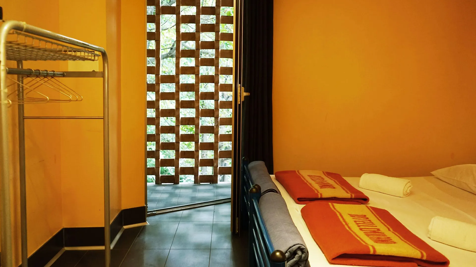 Hostel Ostello Aig Piero Rotta Milan Italy