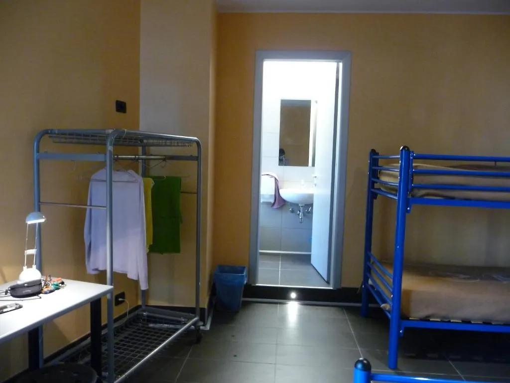 Hostel Ostello Aig Piero Rotta Milan